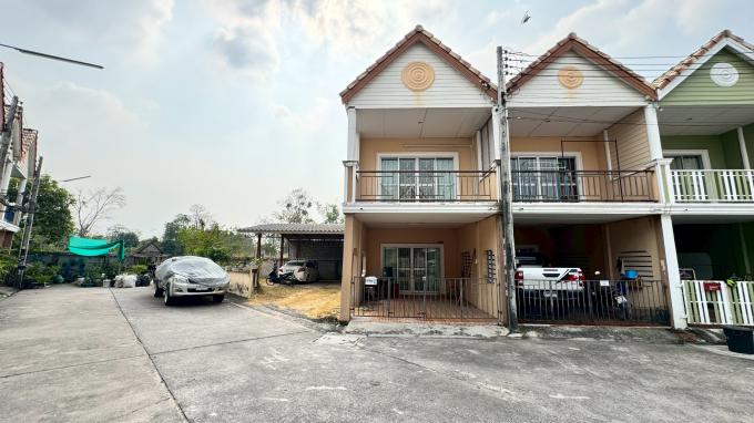 (* รอรีโนเวท) ขายบ้าน ทาวน์เฮ้าส์สองชั้น มือ 2 อีสแลนด์แอนด์เฮ้าส์ ดอนหัวฬ่อ อำเภอเมืองชลบุรี ชลบุรี JS-330