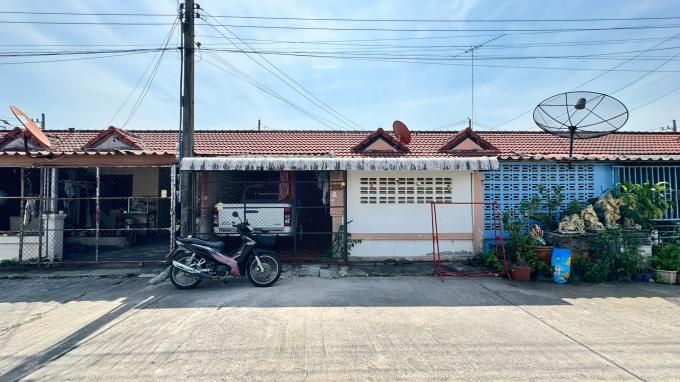 (* ติดจอง) (* รอรีโนเวท) ขายบ้าน ทาวน์เฮ้าส์ชั้นเดียว มือ 2 ตะวันออก ตำบล บ้านบึง อำเภอบ้านบึง ชลบุรี JS-347