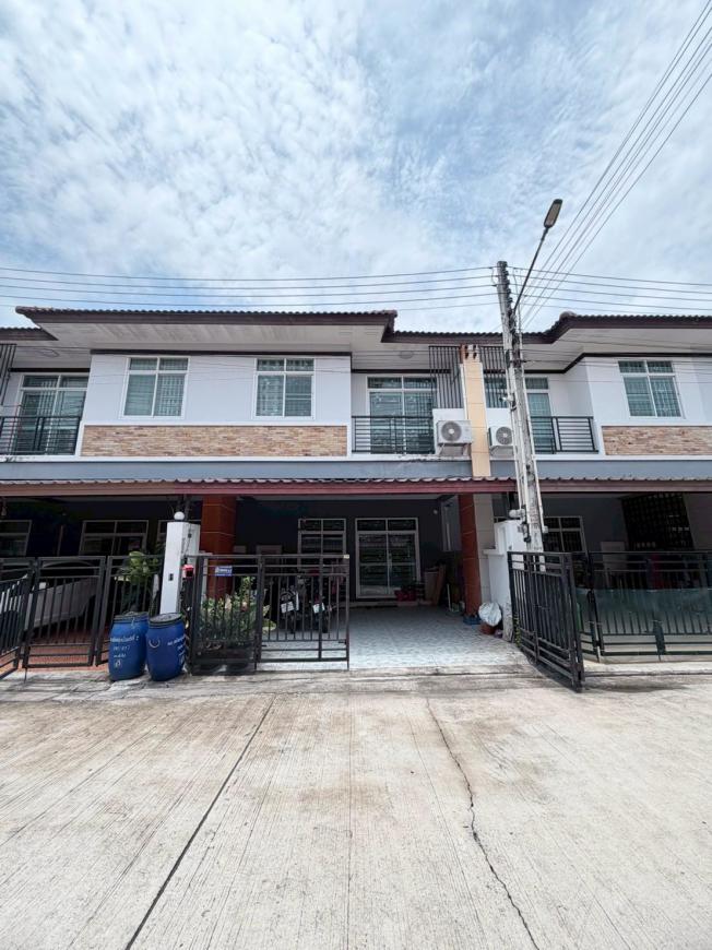 (รอรีโนเวท) ขายบ้าน ทาวน์โฮมสองชั้น มือ 2 ทรัพย์รุ่งเรืองซิตี้ 2 (บ้านเก่า-พานทอง) ตำบล บ้านเก่า อำเภอ พานทอง ชลบุรี JS-389